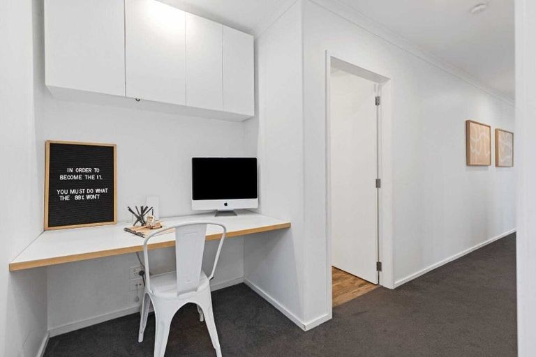 Photo of property in 21 Kahuparere Crescent, Pyes Pa, Tauranga, 3112