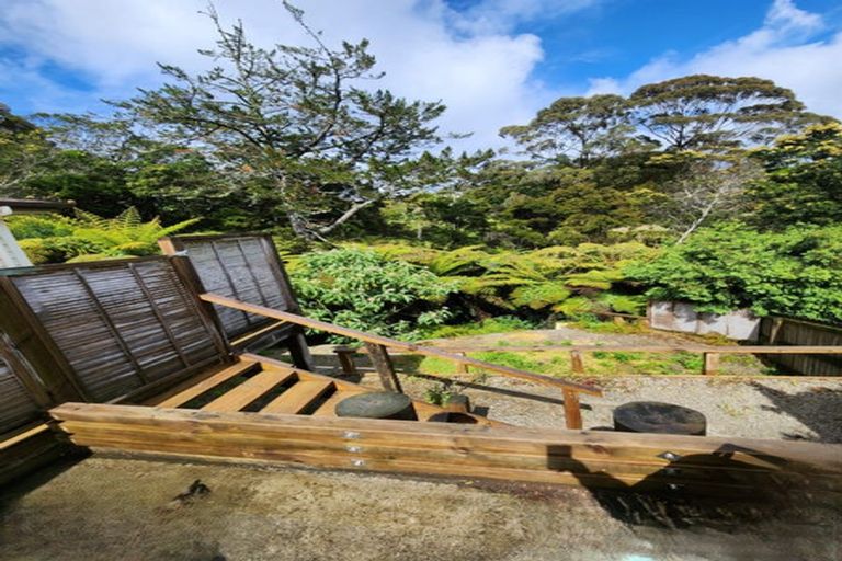 Photo of property in 43a Condor Place, Unsworth Heights, Auckland, 0632