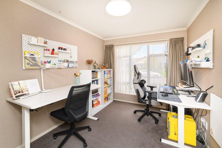 Photo of property in 1 Cleveland Heights, Kelvin Grove, Palmerston North, 4414