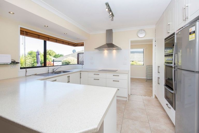 Photo of property in 13 Fieldstone Court, Northpark, Auckland, 2013