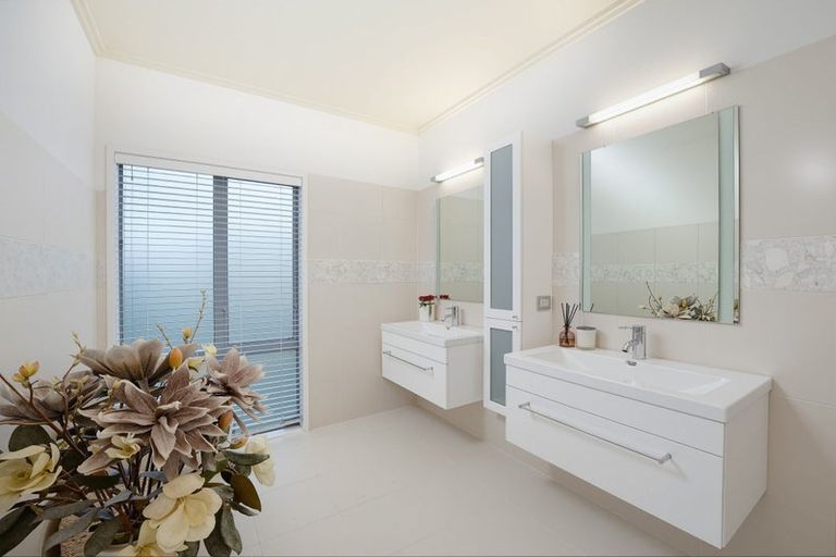 Photo of property in 7 Burgundy Park Avenue, Henderson, Auckland, 0612