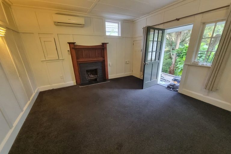 Photo of property in 104 Glenmore Street, Northland, Wellington, 6012