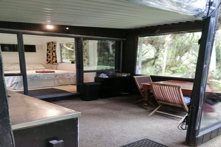 Photo of property in 10-12 Glenesk Road, Piha, New Lynn, 0772