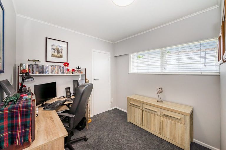 Photo of property in 42 Kaitawa Crescent, Paraparaumu, 5032