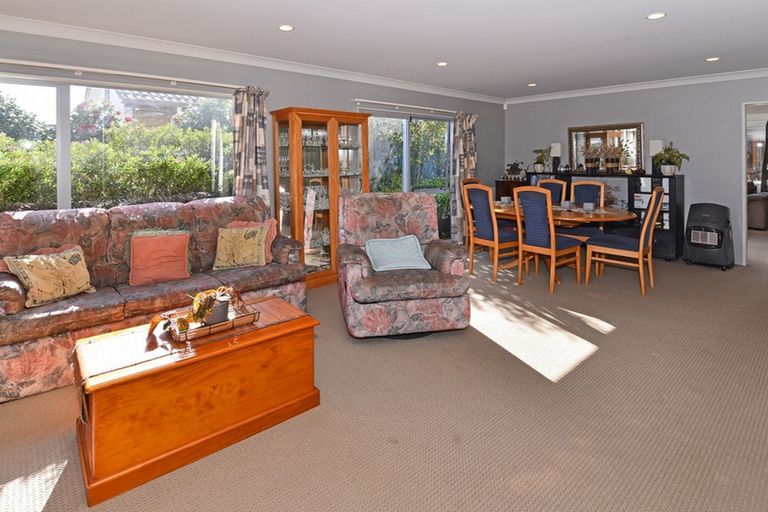 Photo of property in 52 Belfry Place, Wattle Downs, Auckland, 2103