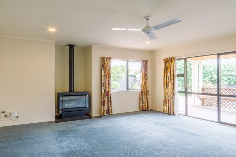 Photo of property in 7 Edgewater Grove, Whakatane, 3120