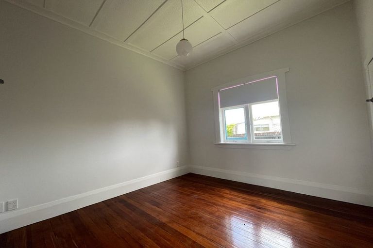 Photo of property in 29a Miro Street, New Lynn, Auckland, 0600