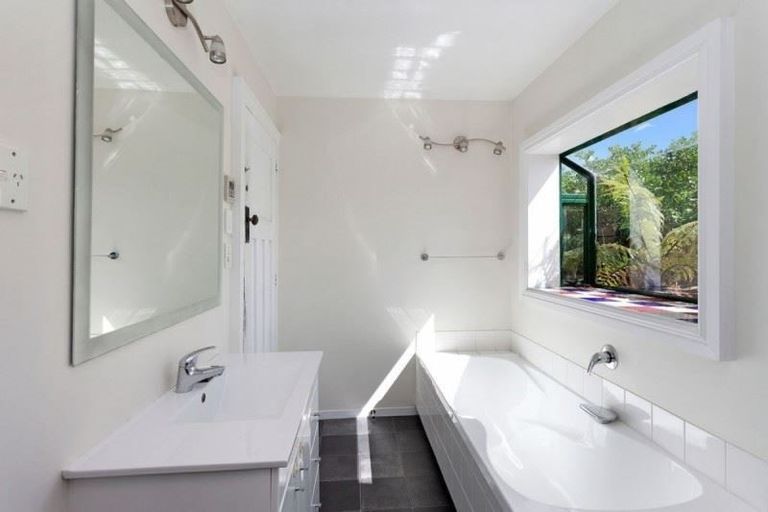 Photo of property in 4 Saltaire Street, North New Brighton, Christchurch, 8083