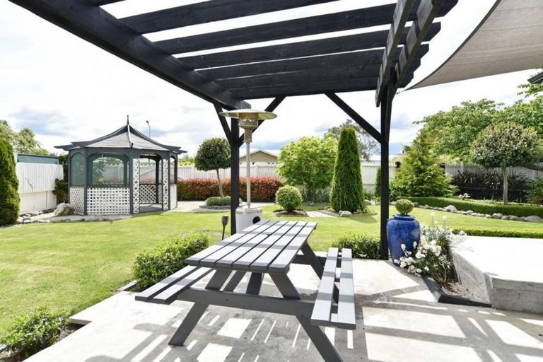 Photo of property in 8 Doggett Place, Rangiora, 7400