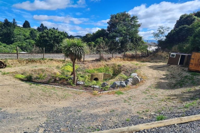 Photo of property in 16 Angle Street, Picton, 7220