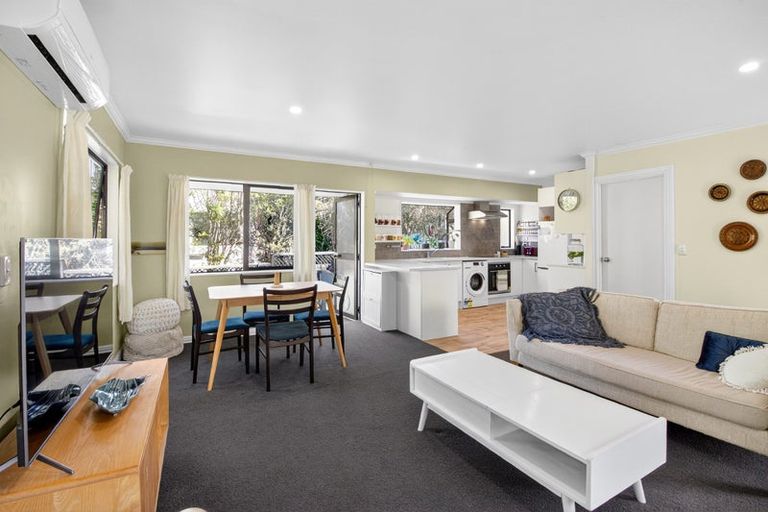 Photo of property in 2/43 Sabulite Road, Kelston, Auckland, 0602