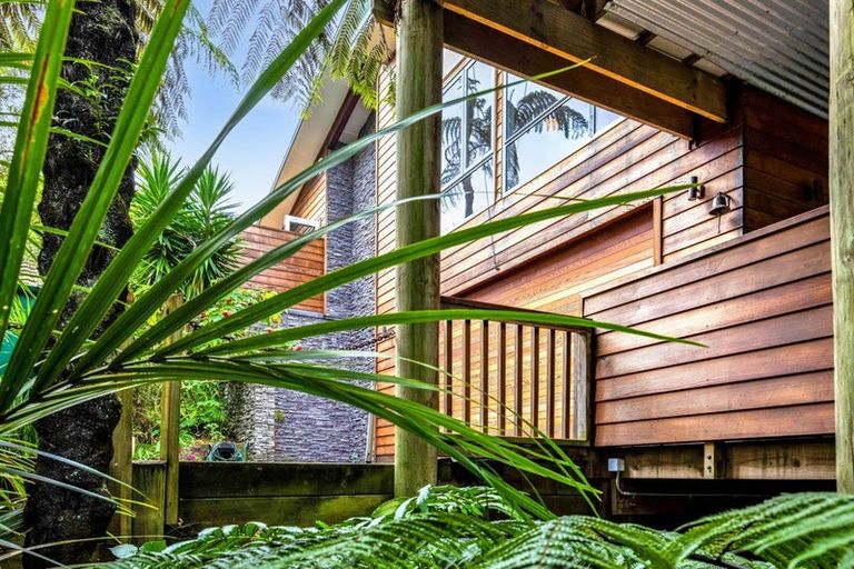 Photo of property in 12 Leatham Avenue, Strandon, New Plymouth, 4312