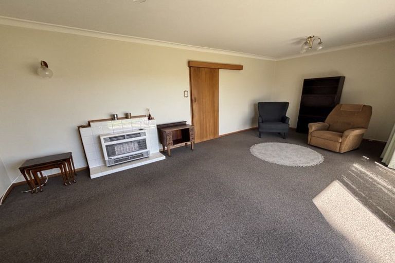 Photo of property in 3 Hollows Crescent, Takaro, Palmerston North, 4412