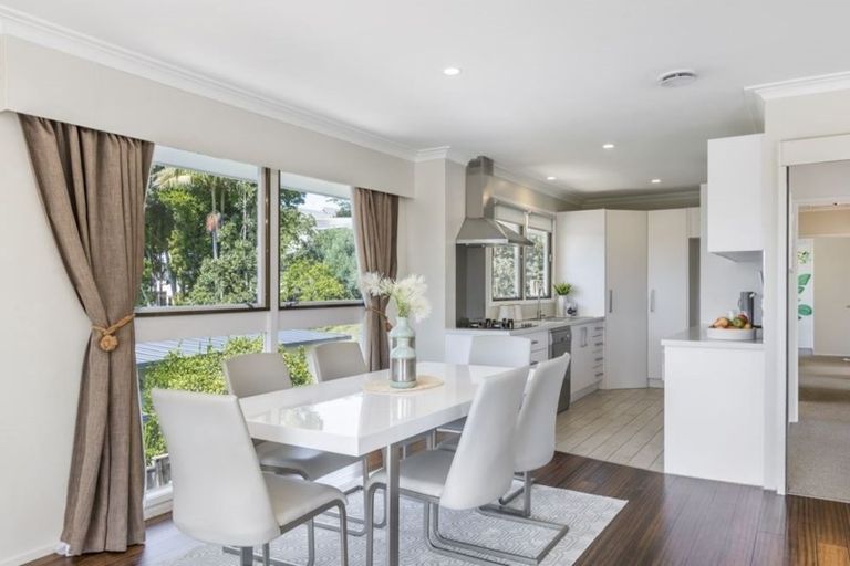 Photo of property in 10 Nor'east Drive, Northcross, Auckland, 0632