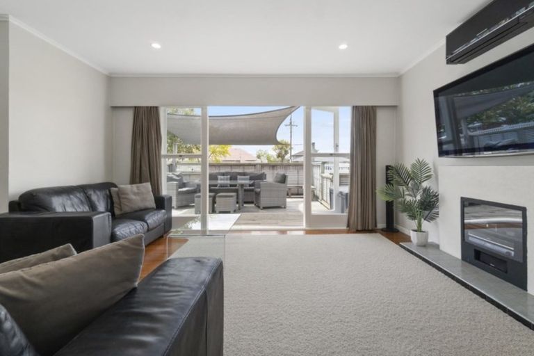 Photo of property in 1 Waipani Road, Te Atatu Peninsula, Auckland, 0610