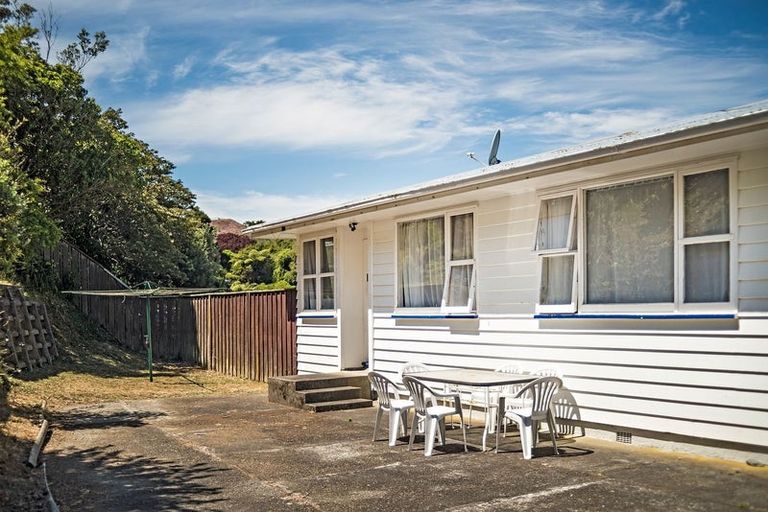 Photo of property in 20 Redwood Avenue, Tawa, Wellington, 5028