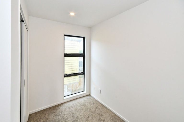 Photo of property in 2/3226 Great North Road, New Lynn, Auckland, 0600