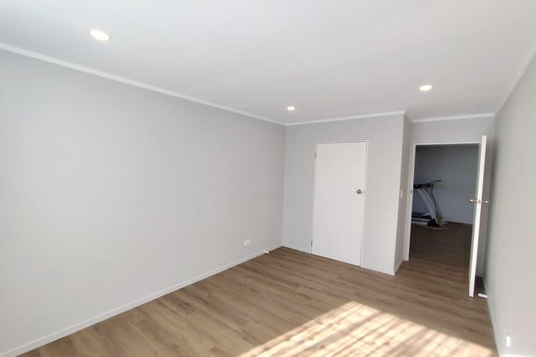 Photo of property in 26 Larnoch Road, Henderson, Auckland, 0610