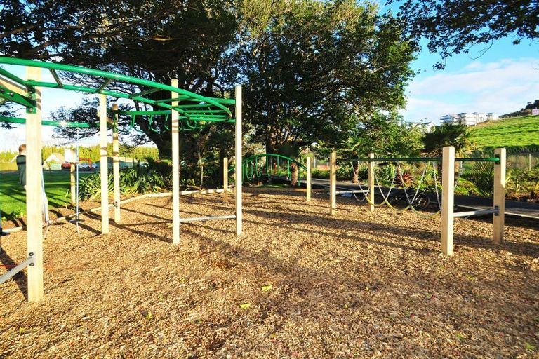 Photo of property in 72 Landmark Terrace, Orewa, 0931