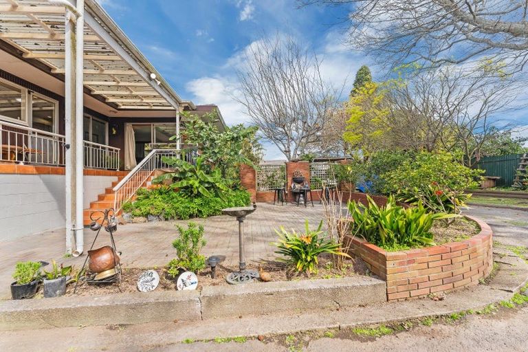 Photo of property in 6 Youngs Road, Papakura, 2110