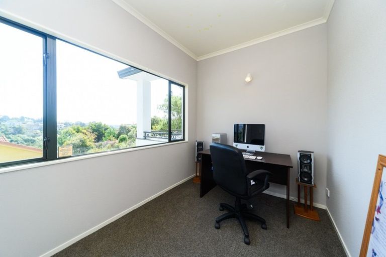 Photo of property in 5 The Strand, Fitzherbert, Palmerston North, 4410