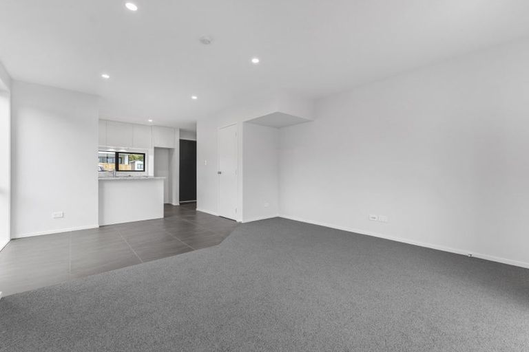 Photo of property in 66e Royal View Road, Te Atatu South, Auckland, 0610