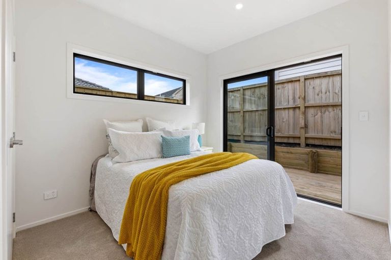 Photo of property in 19 Cara Avenue, Kumeu, 0810