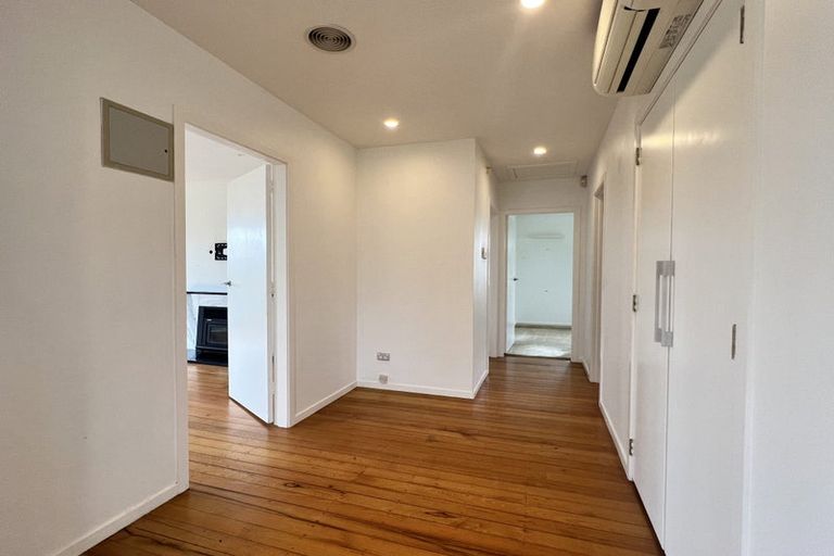 Photo of property in 2 Leander Road, Bayswater, Auckland, 0622