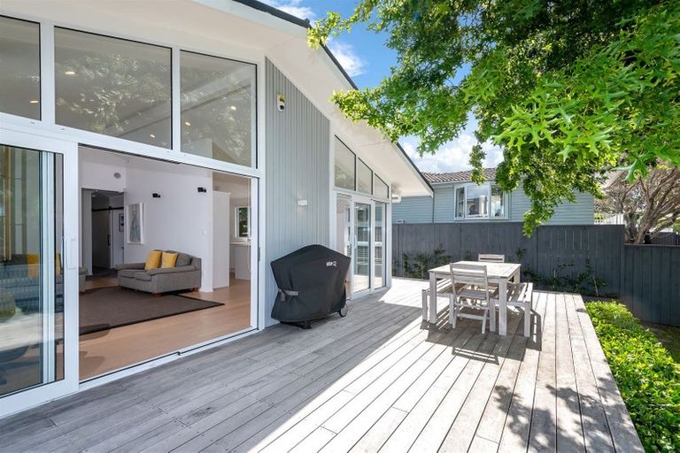 Photo of property in 19 Advene Road, Cockle Bay, Auckland, 2014