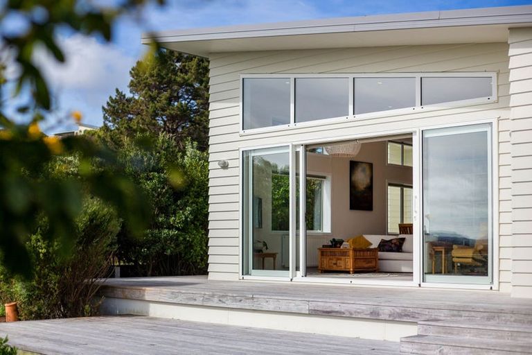 Photo of property in 152 Eskdale Road, Papakowhai, Porirua, 5024