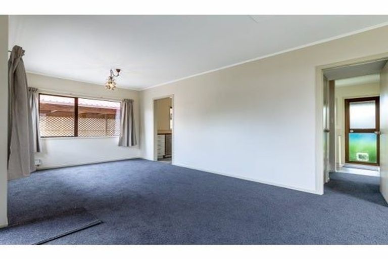 Photo of property in 3/54 Swanson Road, Henderson, Auckland, 0610