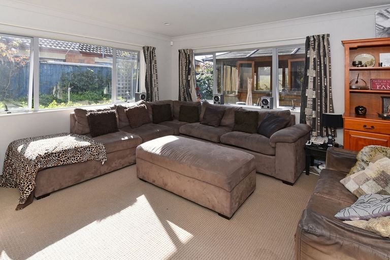 Photo of property in 52 Belfry Place, Wattle Downs, Auckland, 2103