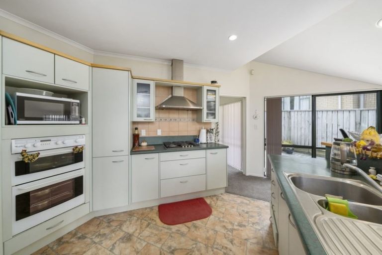 Photo of property in 23 Amesbury Drive, Churton Park, Wellington, 6037