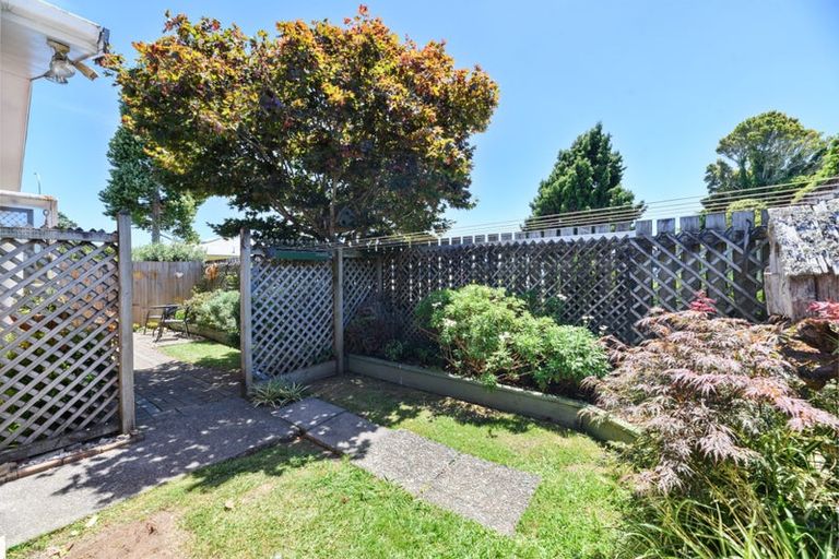 Photo of property in 15 Abel Tasman Avenue, Henderson, Auckland, 0610