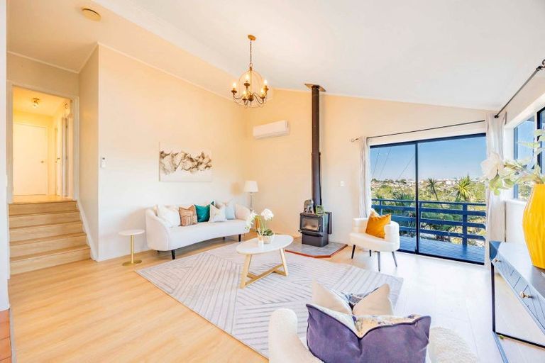 Photo of property in 2/28 Noeleen Street, Glenfield, Auckland, 0629