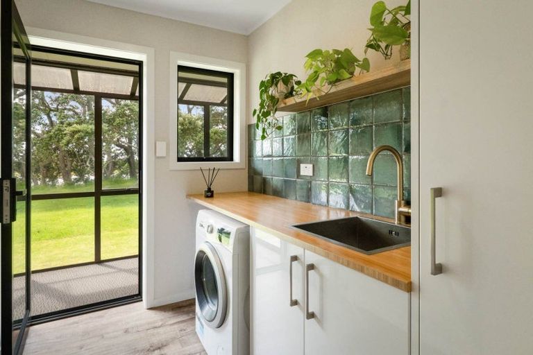 Photo of property in 37 Pohutukawa Drive, Athenree, Katikati, 3177