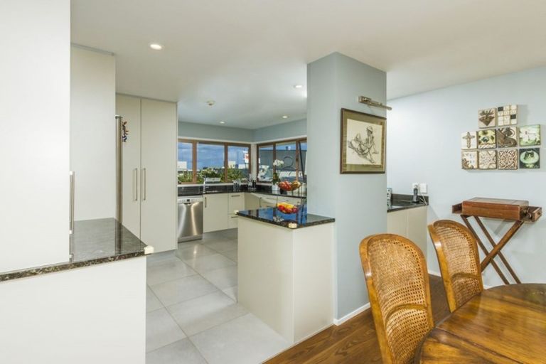 Photo of property in 2b/6 The Promenade, Takapuna, Auckland, 0622