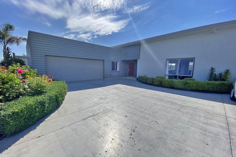 Photo of property in 25a Rosalie Terrace, Kelvin Grove, Palmerston North, 4414