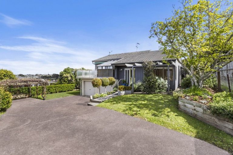 Photo of property in 20a East Coast Road, Milford, Auckland, 0620