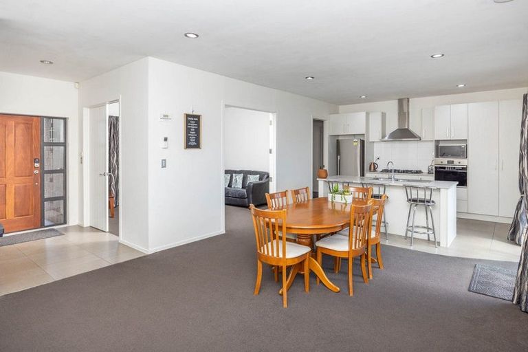 Photo of property in 15 Te Ironui Place, Huntington, Hamilton, 3210