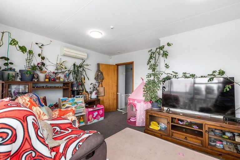 Photo of property in 126 Corinna Street, Waitangirua, Porirua, 5024