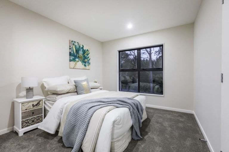 Photo of property in 3 David Rogers Lane, Swanson, Auckland, 0614