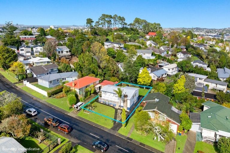 Photo of property in 34 Blakeborough Drive, Forrest Hill, Auckland, 0620