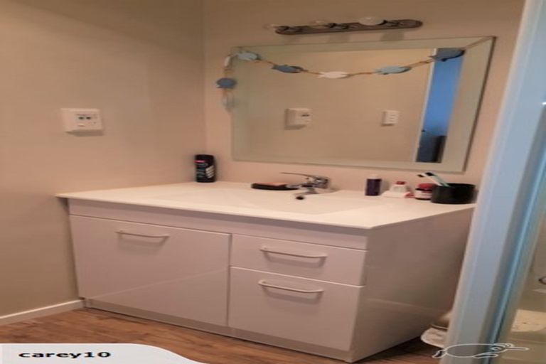 Photo of property in 2/80 Airlie Road, Plimmerton, Porirua, 5026