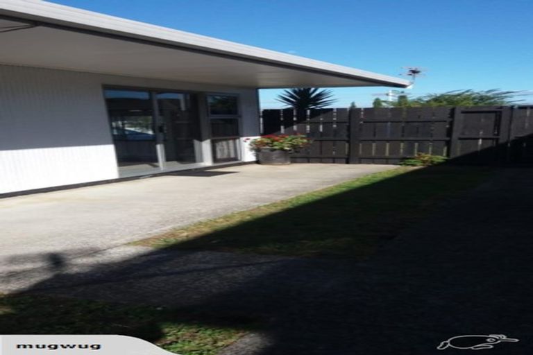 Photo of property in 1/179 Te Atatu Road, Te Atatu South, Auckland, 0610