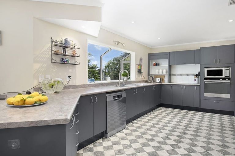 Photo of property in 23 Renown Road, Raumati South, Paraparaumu, 5032