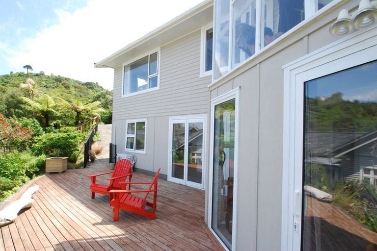 Photo of property in 36 Rakeiora Grove, Korokoro, Lower Hutt, 5012