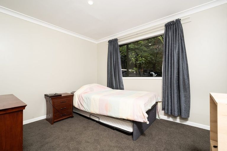 Photo of property in 36 Turanga Road, Henderson Valley, Auckland, 0612
