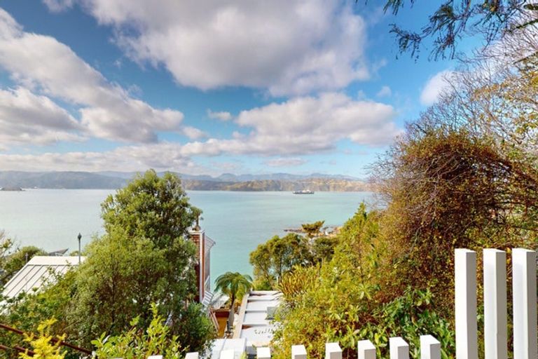 Photo of property in 16 Napier Street, Karaka Bays, Wellington, 6022