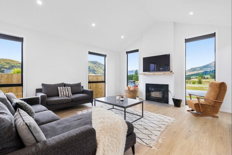 Photo of property in 37 Bannister Street, Jacks Point, Queenstown, 9371